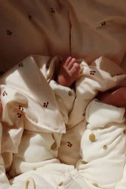 Shop Konges Sløjd baby sengesæt 70x100 - cherry