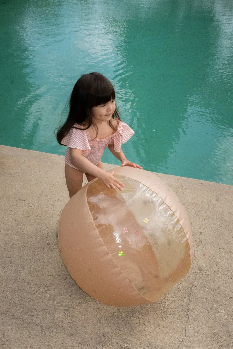 Sale Konges Sløjd badebold stor - MULTI CHERRY BLUSH TRANSPARENT multicherryblushtransparent