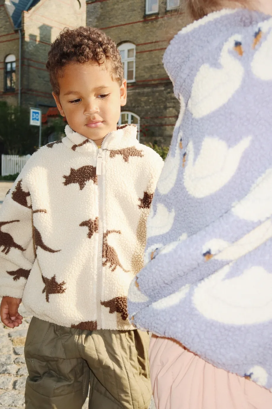 Shop Konges Sløjd Jody Teddyjakke - DINO SILHOUETTE dinosilhouette