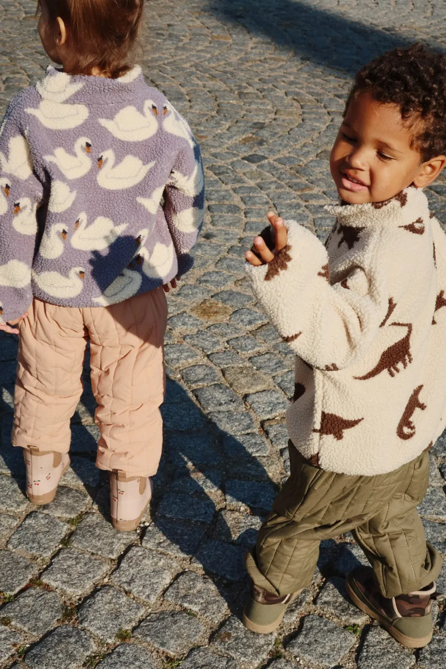 Shop Konges Sløjd Jody Teddyjakke - DINO SILHOUETTE dinosilhouette