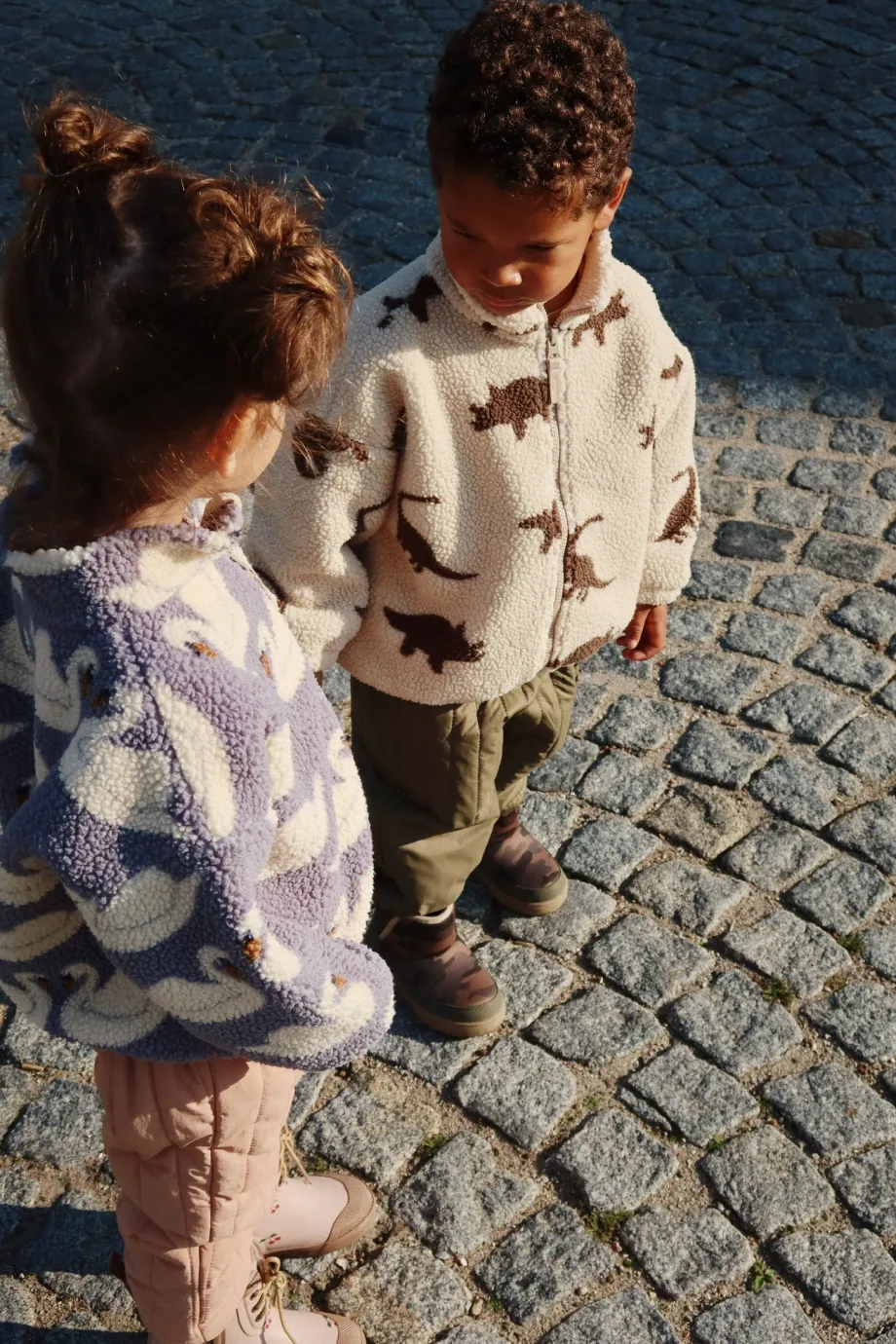 Shop Konges Sløjd Jody Teddyjakke - DINO SILHOUETTE dinosilhouette